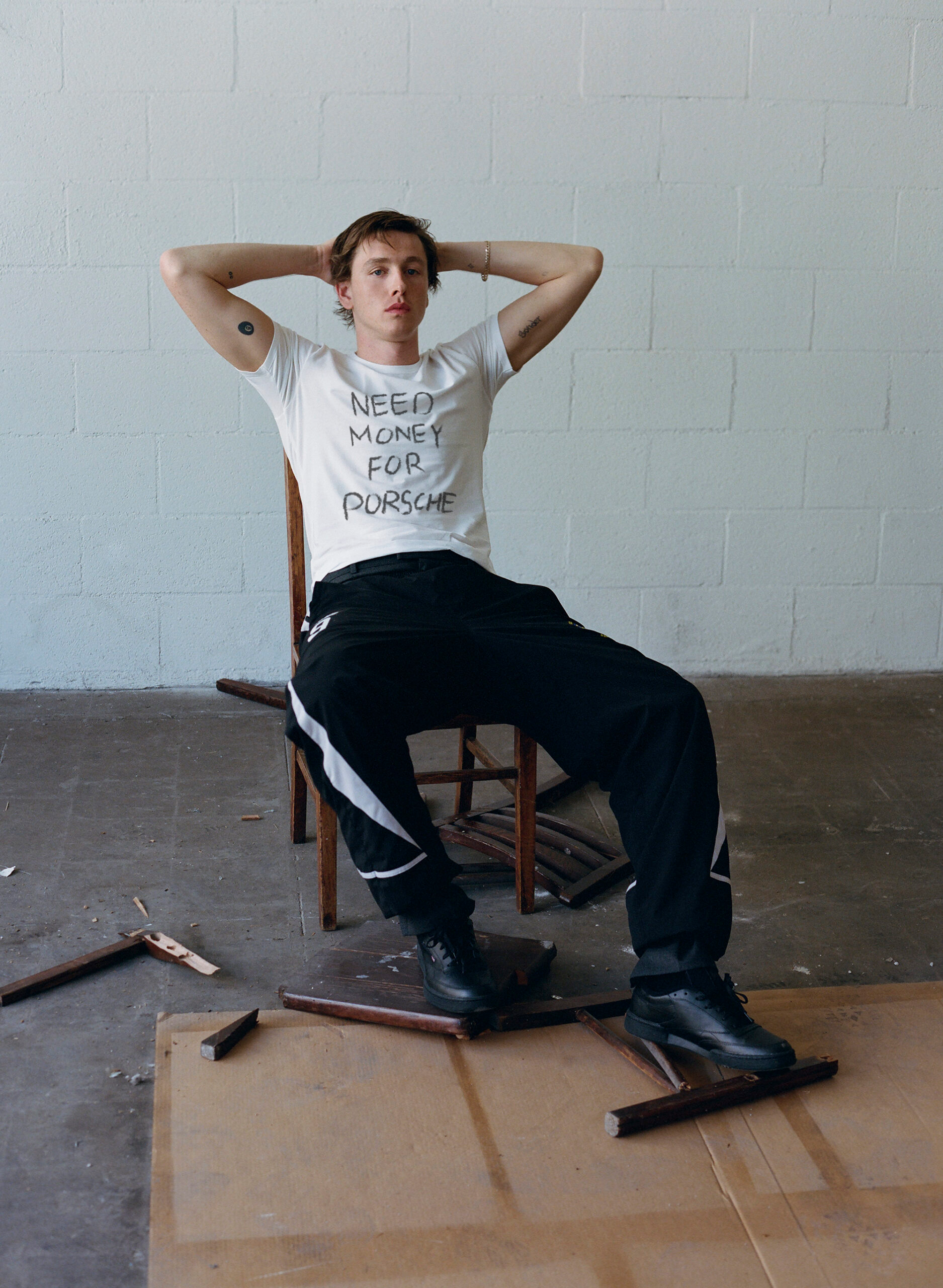 NINESIXTYFOUR Harris Dickinson Need Money For Porsche white t-shirt